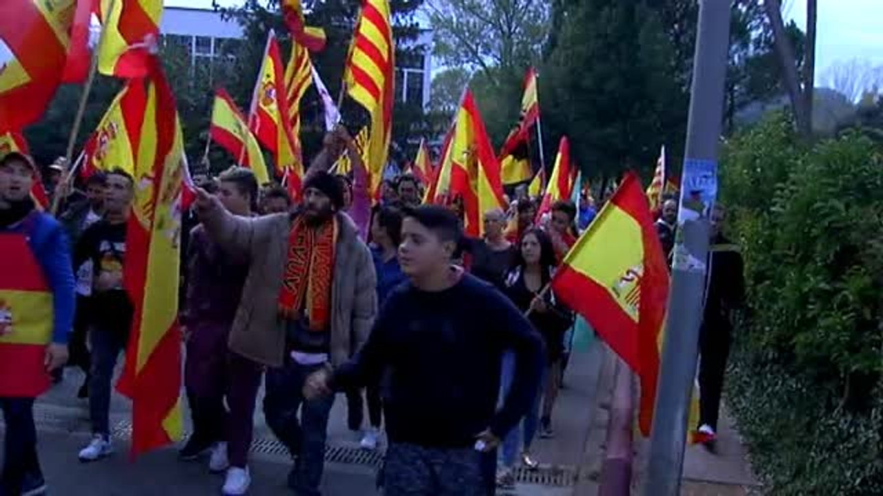 Cientos de personas se manifiestan en Girona a favor de la unidad de España