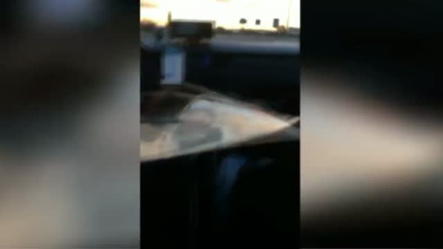 Un taxista de Madrid, grabado consumiendo cocaína mientras conduce