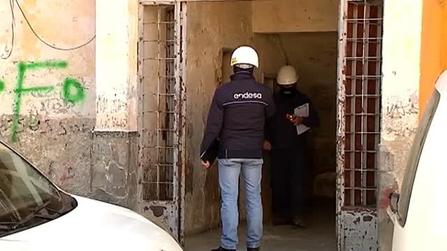 Los enganches ilegales de electricidad complican el invierno en la zona norte de Granada