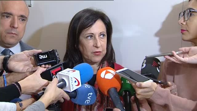 Margarita Robles: A Puigdemont le falta valor y coraje para estar en Cataluña tratando de hacer la campaña electoral