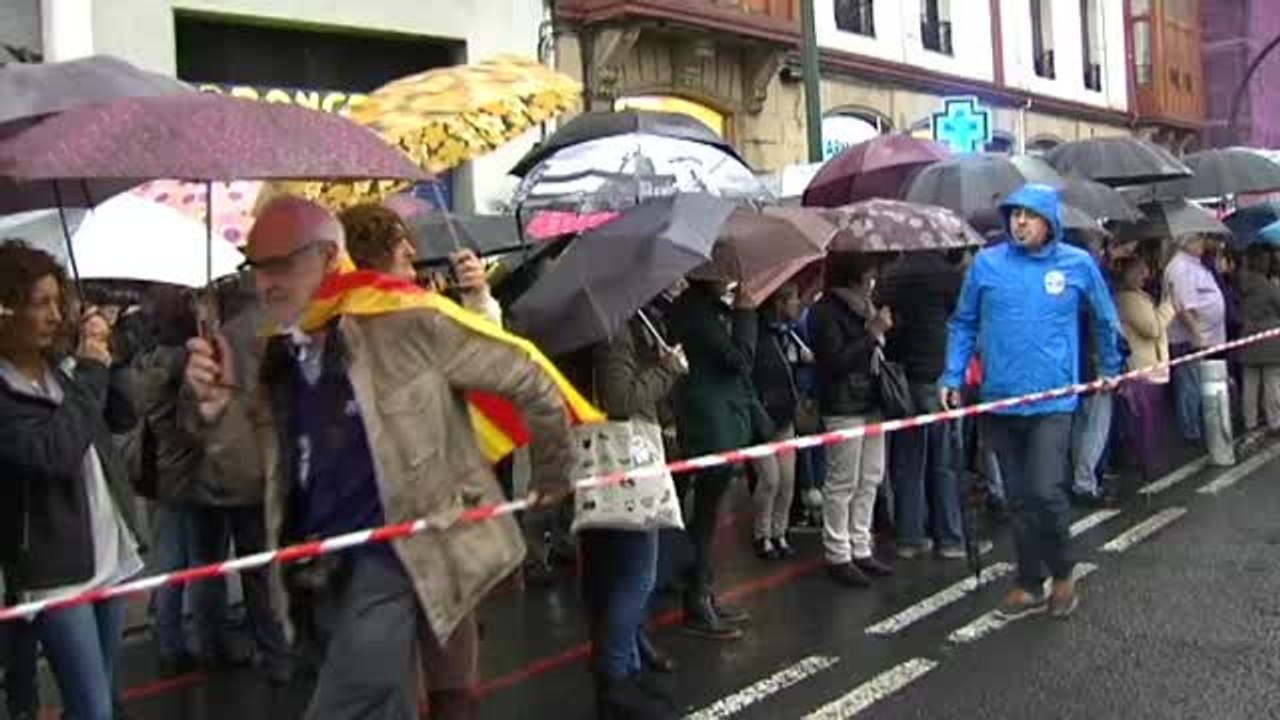 Miles de personas protestan contra el 155 en las calles de Bilbao