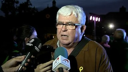Concentración multitudinaria en apoyo a los exconsellers enviados a prisión