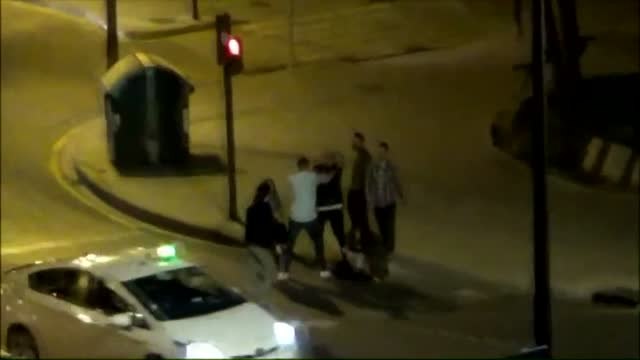 Los vecinos de un barrio de Valencia hartos de las peleas multitudinarias en sus calles