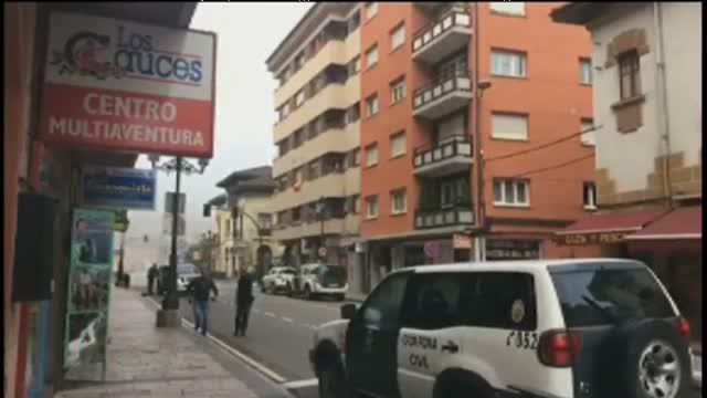 Un atraco con rehenes termina con un asaltante detenido y otro fallecido tras quitarse la vida