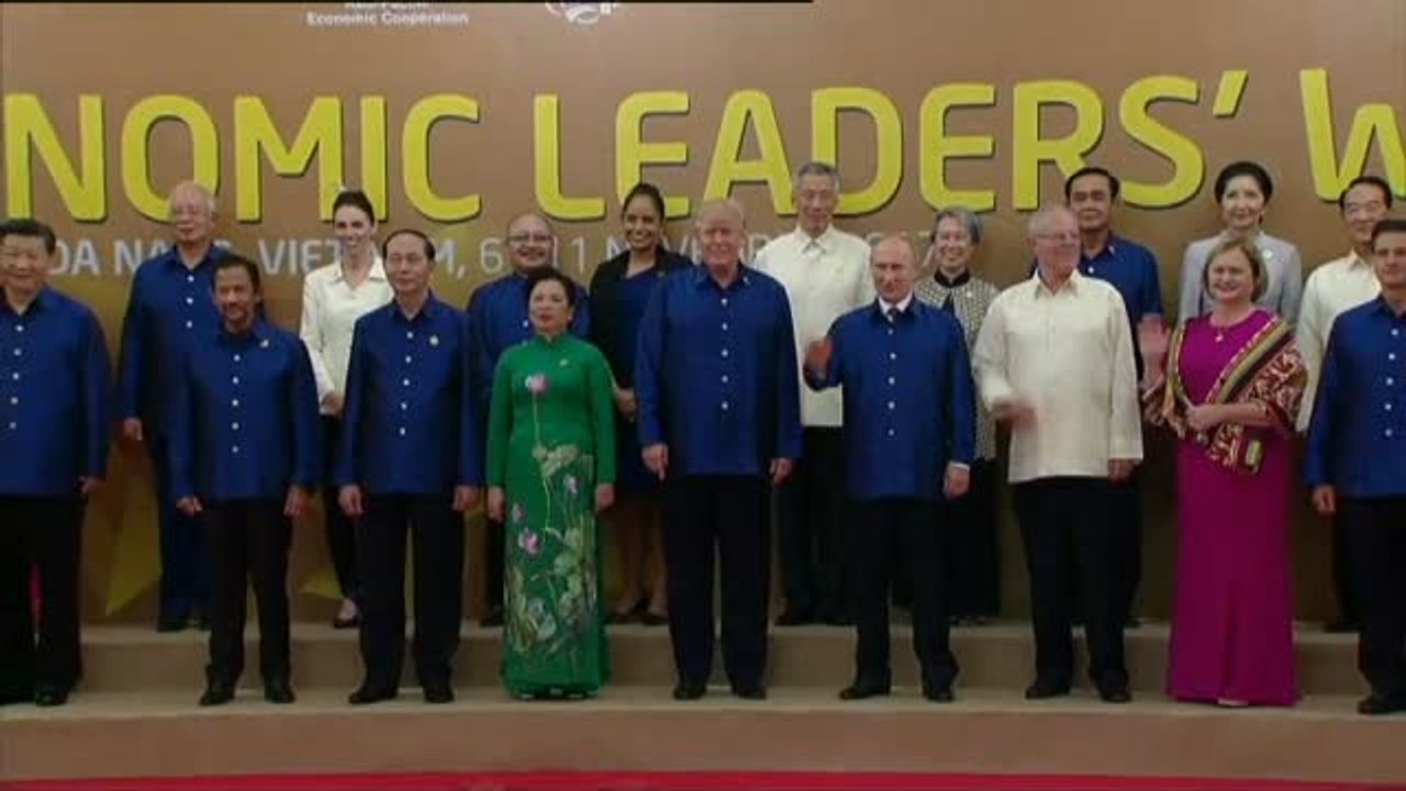 Saludo entre Trump y Putin en la Cumbre Asia-Pacífico