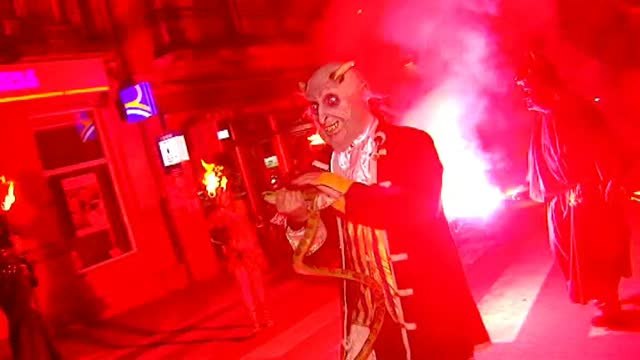 Zombis, fantasmas y seres malignos campan a sus anchas por las calles de Orense