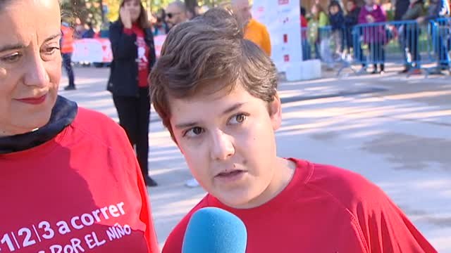 Miles de personas participan en la VII edición de la carrera solidaria 'Corre por el niño'
