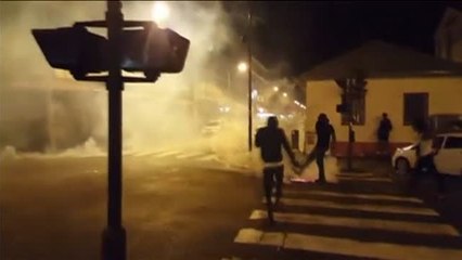 Macron es recibido con disturbios en la Guayana francesa
