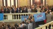 Los independentistas celebran la DUI en los pasillos del Parlament