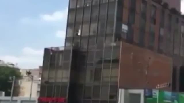 México trabaja sin descanso para volver a la normalidad un mes después del terremoto