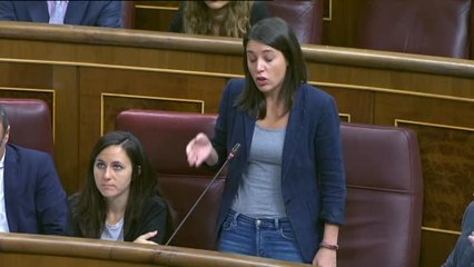 Sáenz de Santamaría acusa a Podemos de ser "la coartada de los secesionistas"