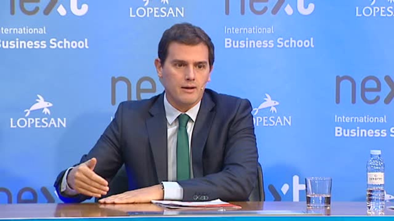 Rivera: "Como tengamos complejos en hacer cumplir nuestra Constitución estamos fritos"