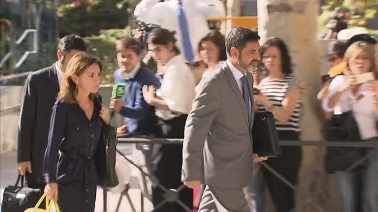 Increpan a Trapero al grito de "traidor golpista"