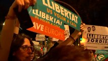 Miles de personas exigen en Barcelona la puesta en libertad de 'los Jordis'