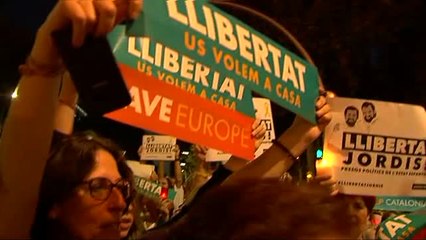 Miles de personas exigen en Barcelona la puesta en libertad de &#039;los Jordis&#039;