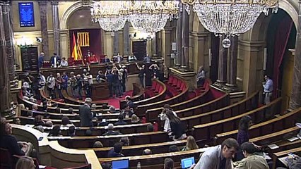 Download Video: Los líderes del independentismo toman asiento en el Parlament