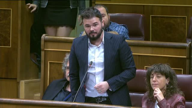 Rufián: ¿Cree usted que es agradable tender la mano a quienes mandaron a salvajes a las calles de Cataluña a apalear a nuestra gente?