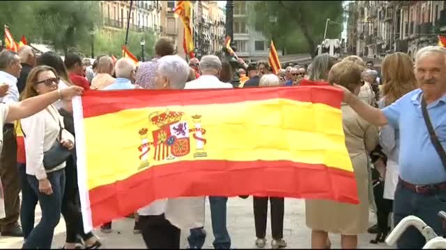 El grito España somos todos inunda las plazas españolas