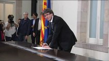 Los diputados independentistas firman un documento que proclama el estado independiente catalán