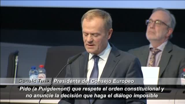 Tusk pide a Puigdemont que respete el orden constitucional español