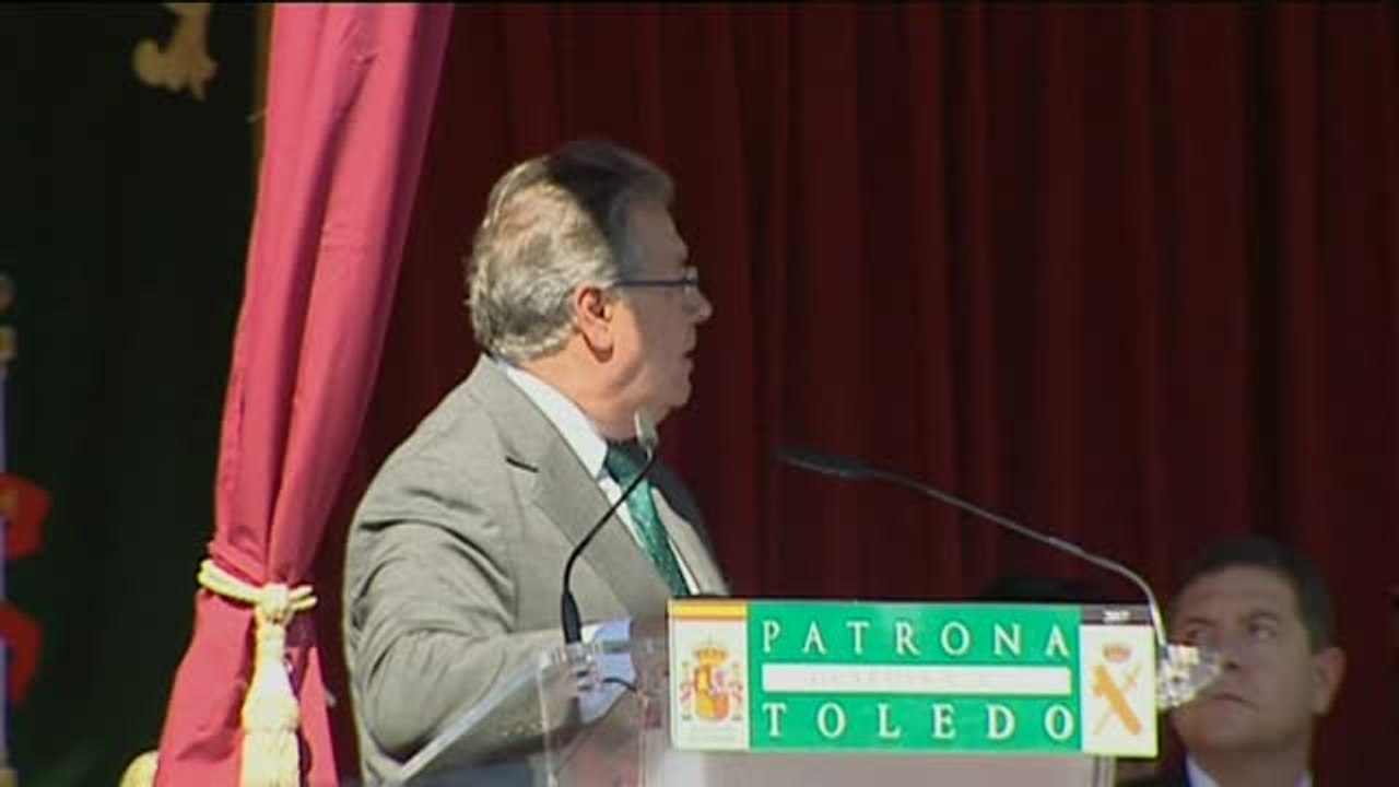 Zoido, en defensa de la Guardia Civil: "Vamos a perseguir y denunciar todos los delitos de odio"