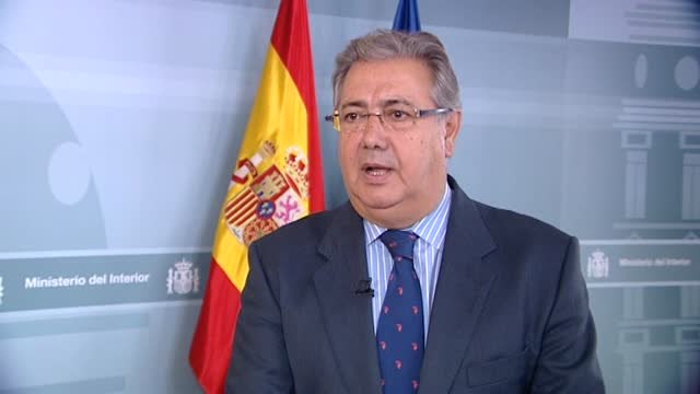 Zoido pide a Puigdemont que abandone el paripé