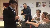 Puigdemont vota en un colegio de Cornellá