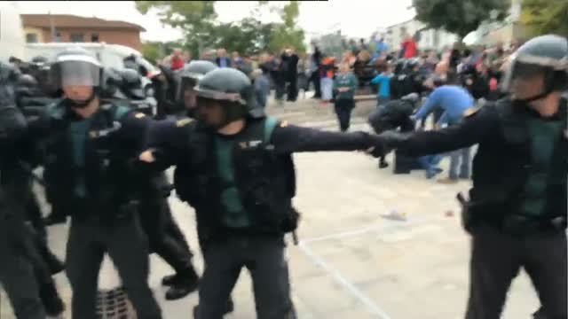 Primeros incidentes en los colegios