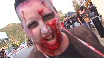 Los zombis más terroríficos invaden las calles de Sitges