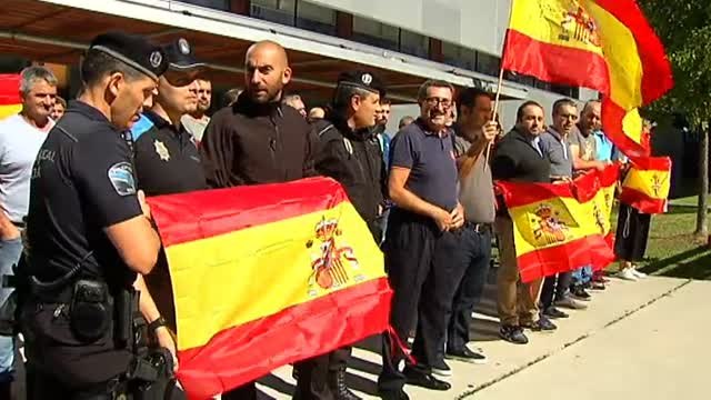 Comisarías de toda España se concentran en apoyo a sus compañeros desplazados a Cataluña