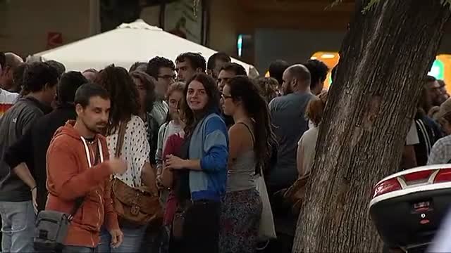 Calma tensa frente al cuartel de Sant Boi de Llobregat