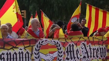 Manifestación contra el referéndum frente a la sede de Catalunya Ràdio