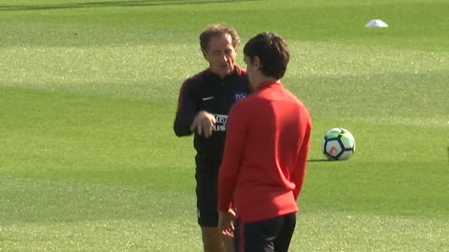 Último entrenamiento del Atlético antes de poner rumbo a Bilbao