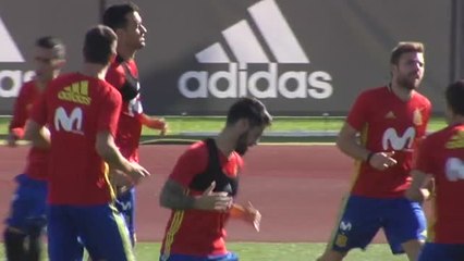 Piqué y Sergio Ramos trabajan juntos con normalidad en el entrenamiento