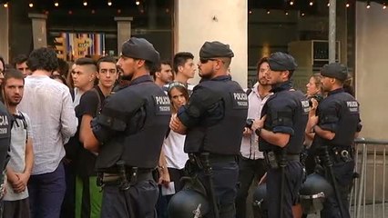 Concentración independentista frente a la Jefatura Superior de la Policía de Barcelona