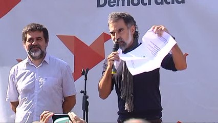 El independentismo saca las papeletas ilegales a la calle
