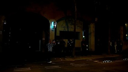 Protestas ante la comandancia de la Guardia Civil en la Travesía de Gracia de Barcelona