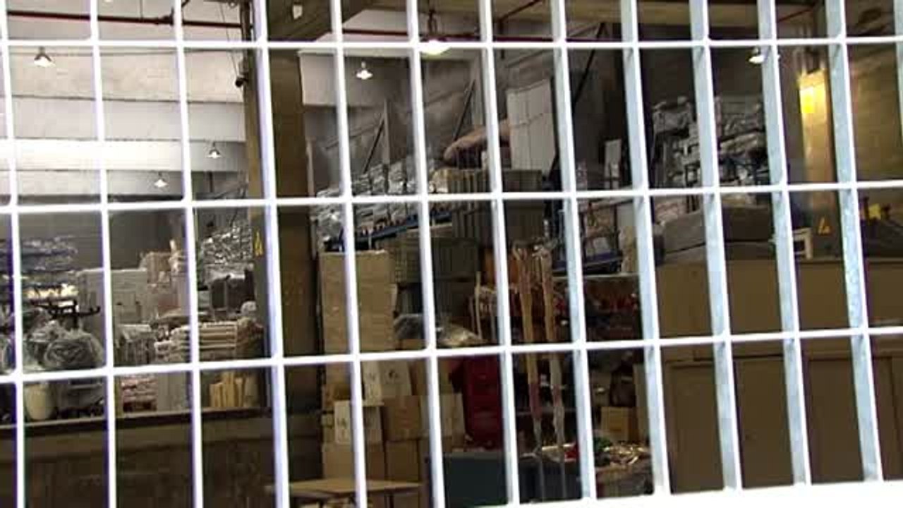 La Guardia Urbana vigila las urnas que se utili...