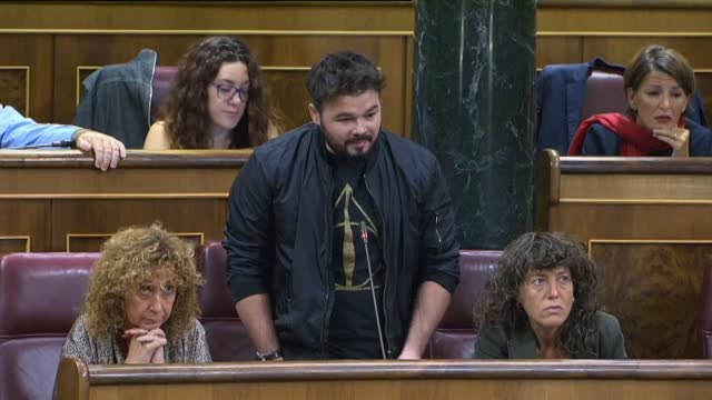 Rufián a Rajoy : Quite sus sucias manos de las instituciones catalanas