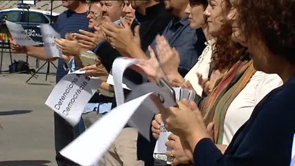 Unidos Podemos protesta en el Congreso contra la "ofensiva antidemocrática" del PP