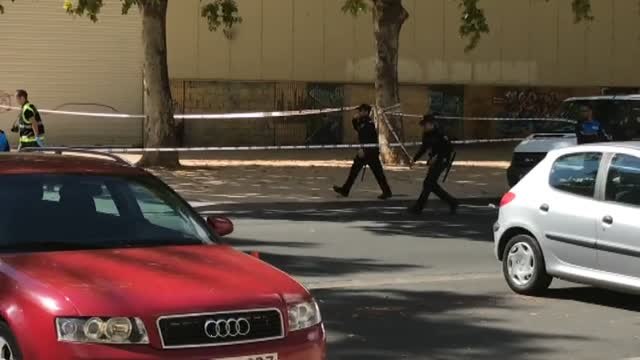Encontrado el cadáver de una mujer en un coche aparcado en plena calle