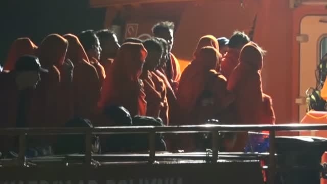 Trasladados al puerto de Almería una mujer y 44 hombres que viajaban en 3 pateras