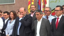 Los trabajadores del Barça paran unos minutos contra el uso de la violencia durante los sucesos de este domingo