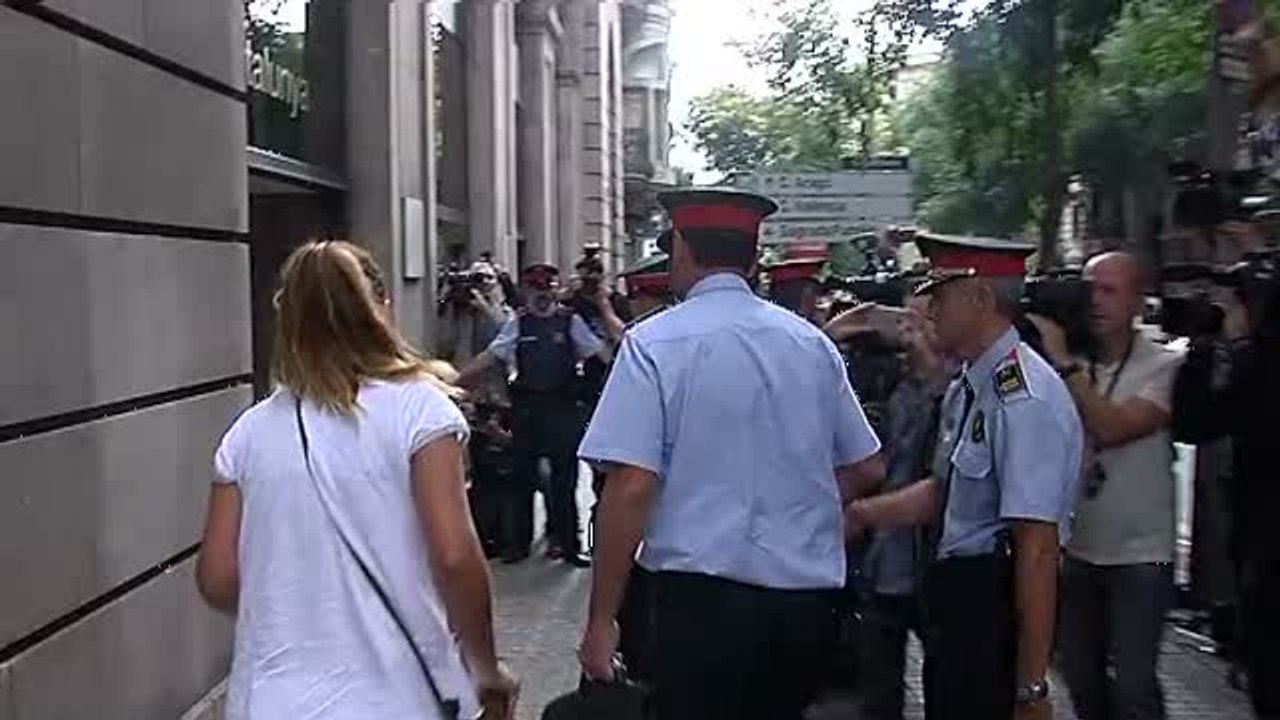 La Fiscalía ordena a los Mossos retirar las urnas del 1-0