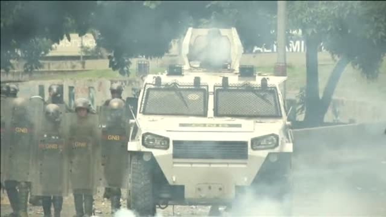 La fiscal venezolana destituida acusa a Maduro y su número dos de cobrar sobornos millonarios