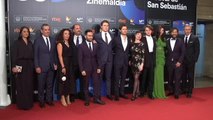 Los protagonistas de 'El Secreto de Marrowbone' pisan la alfombra roja de San Sebastián