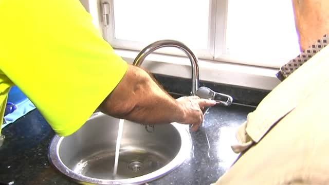 Los primeros vecinos del edificio derrumbado en Santander, vuelven a sus casas