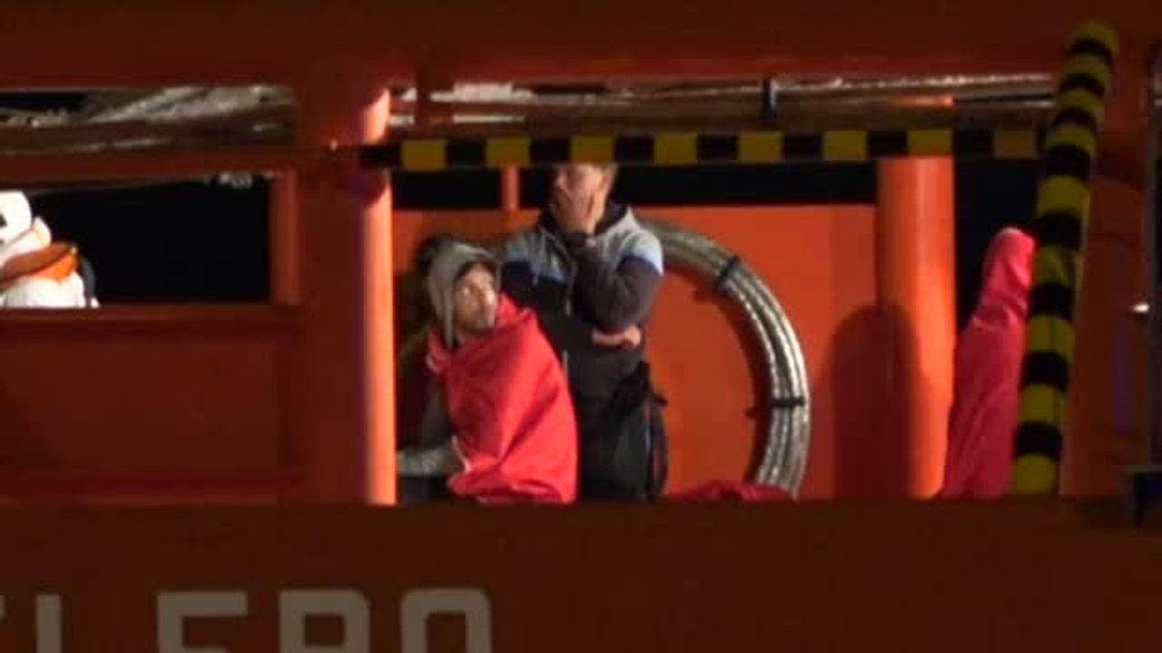 Rescatados 17 migrantes, tres de ellos menores, de una patera en Cabo de Gata