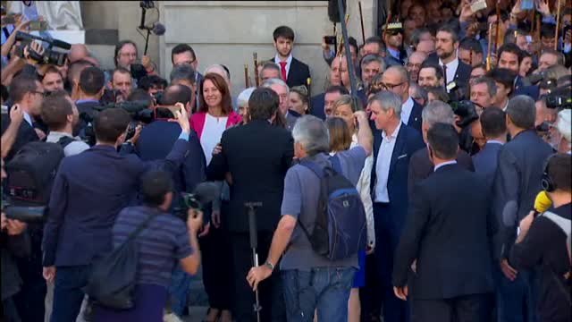 Puigdemont pide a Rajoy que no subestime al pueblo de Cataluña