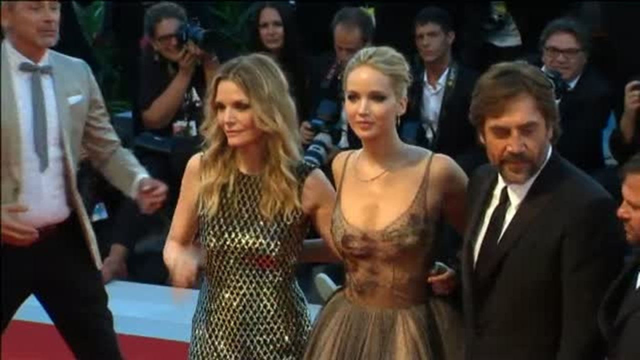 Jennifer Lawrence acapara todas las miradas en la alfombra roja de Venecia